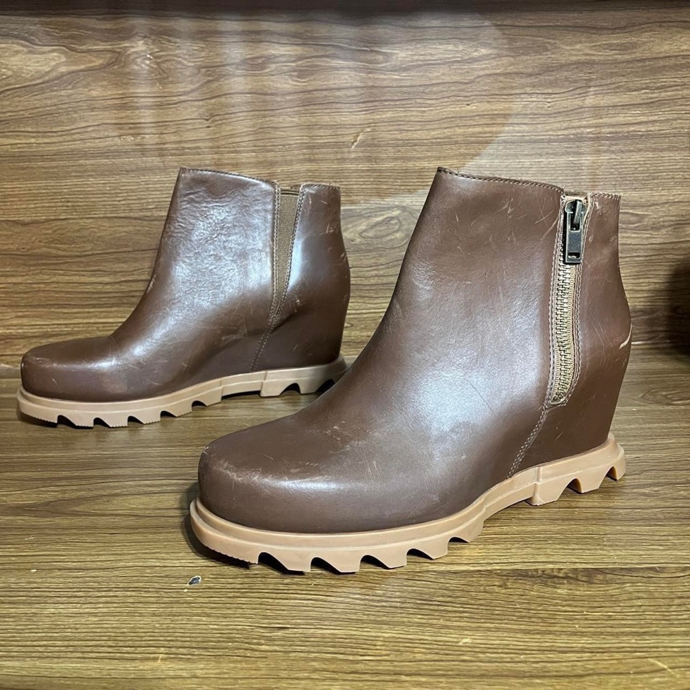 Sorel Joan of Arctic Wedge II Zip Bootie 1959201245 Hazelnut Brown Leather
10